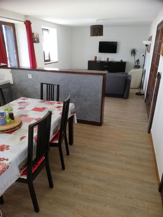Gite Les Chaumeix Prondines Exterior photo